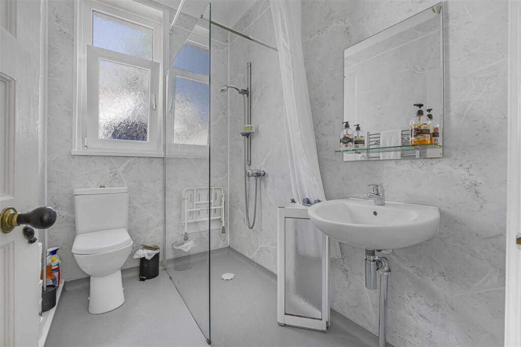 Ogmore-by-Sea Bathroom