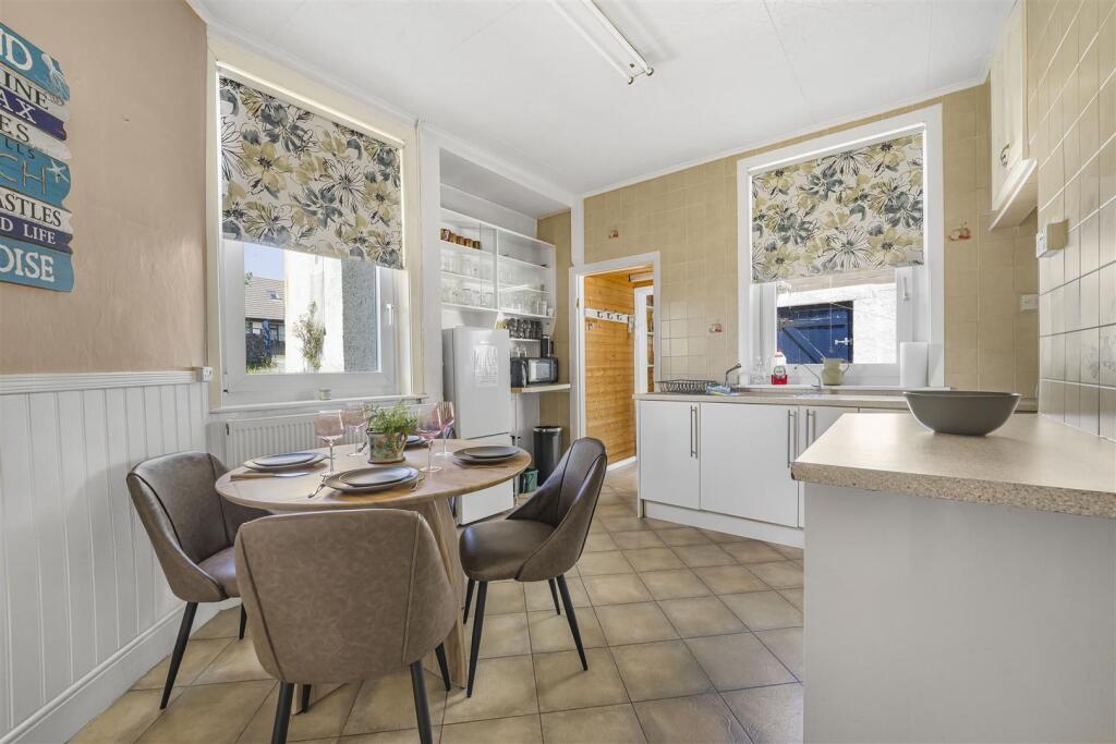 Ogmore-by-Sea Kitchen